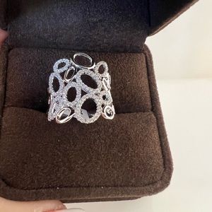 14kt w/g diamond oval design ring .Size6 .35cts/100 Si1 G-H . Amazing gift .🎁